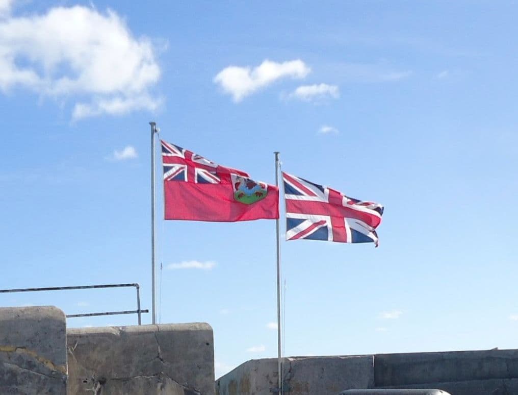 Bermuda_UK_image_number_145_Fort_St_Catherine_s_with_flags_flying_cropped_77acc87c5e.jpg